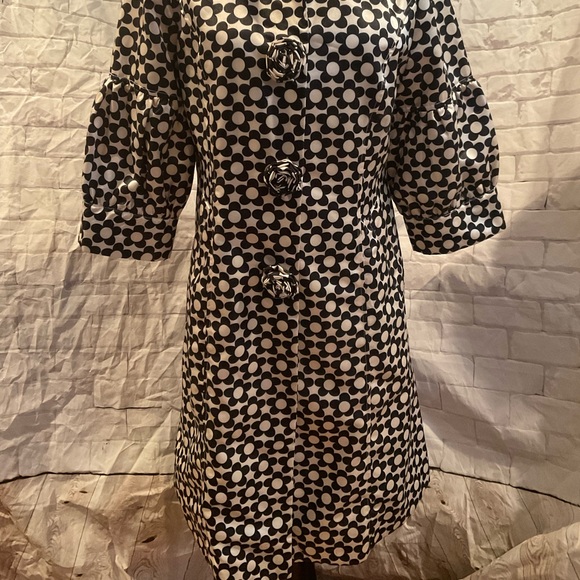 “COCO & TASHI” Black and White Floral Coat Dress . - Picture 2 of 15